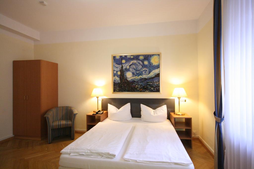 Altstadt Hotel Хайделберг Екстериор снимка