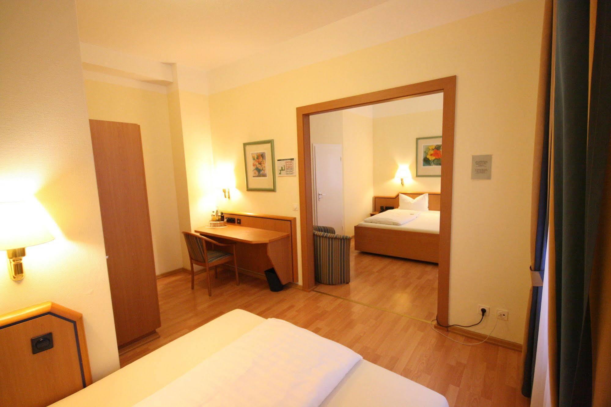 Altstadt Hotel Хайделберг Екстериор снимка