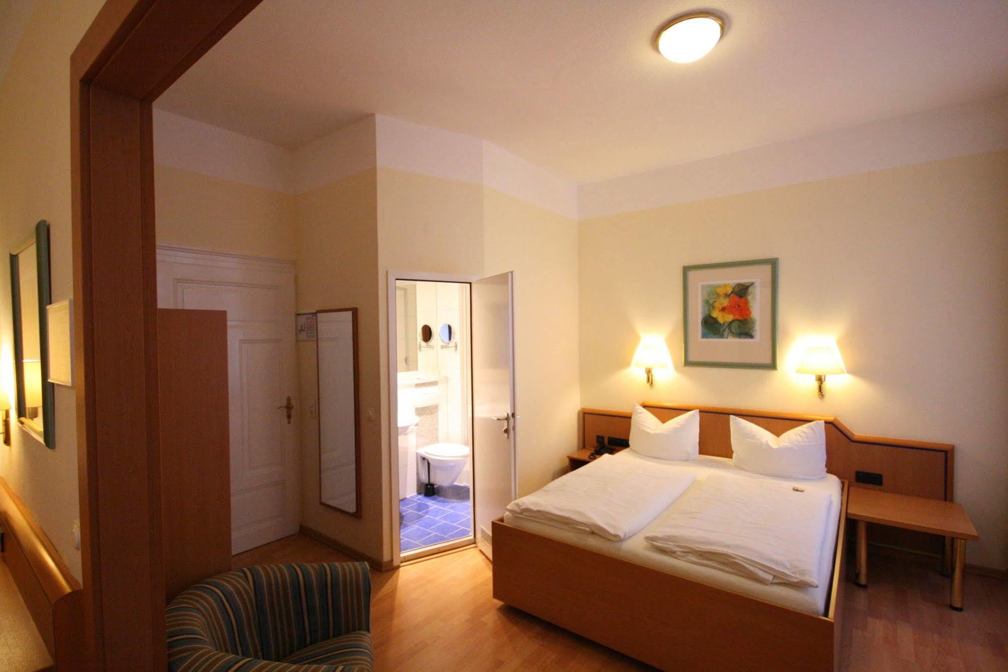 Altstadt Hotel Хайделберг Екстериор снимка