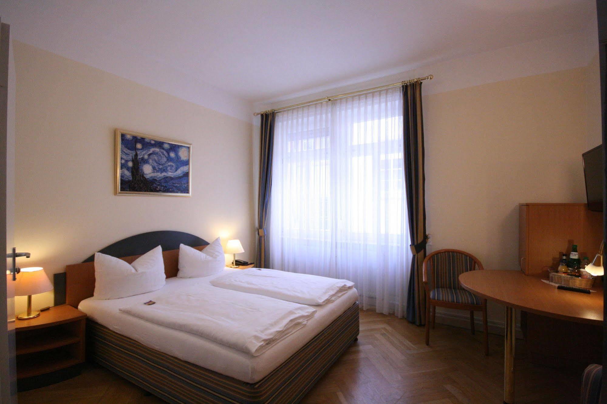 Altstadt Hotel Хайделберг Екстериор снимка